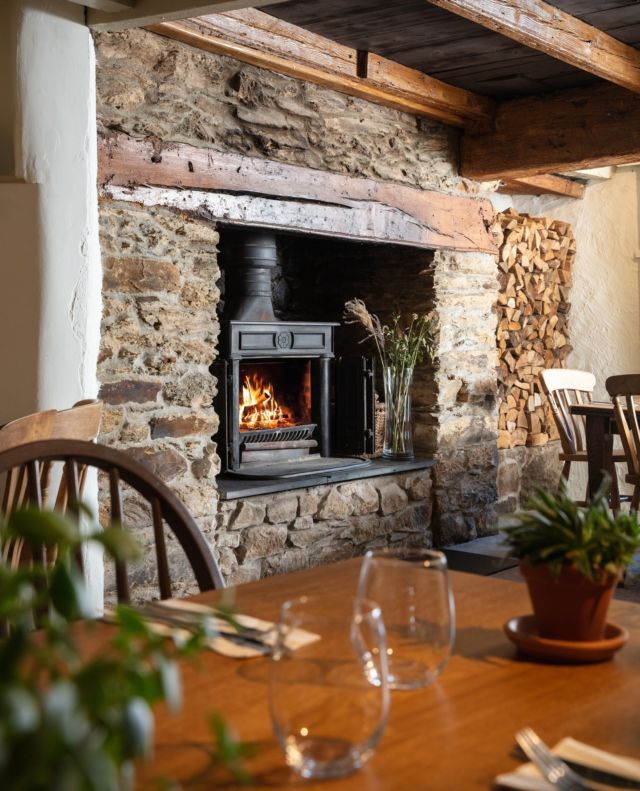 We've got the perfect spot for a bite to eat on these frosty days...⁠
⁠
⁠
#dinewithus #visitus #lovecornwall #stayhere #visitturo #escapetheeveryday #cornwall #mitchelluk #theplumemithcell