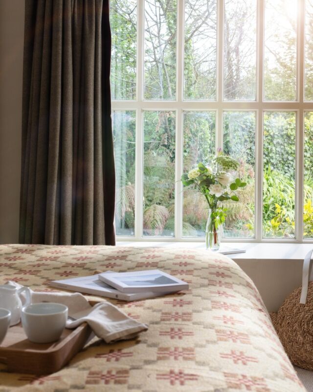 There's nothing as refreshing as waking up in the Cornish countryside. Don't forget to use Summer15 at the checkout when booking your room, to receive 15% off. ⁠
⁠
⁠
#theplume #cornwallhotel #summerholiday #newquay